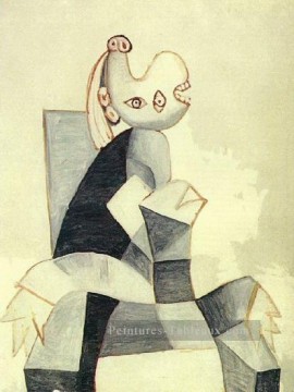 Femme Assise dans un fauteuil gris 1939 cubiste Pablo Picasso Peinture à l'huile